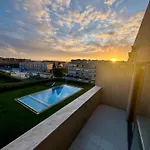 Serene Coastal Retreat With King Bed & Pool In Apartament