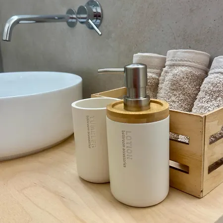 Serene Coastal Retreat With King Bed & Pool In *