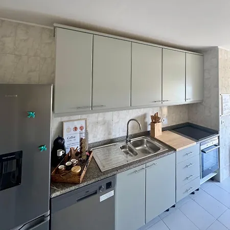 Serene Coastal Retreat With King Bed & Pool In * Lavra