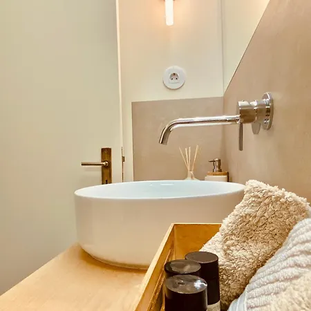 Serene Coastal Retreat With King Bed & Pool In Apartment Lavra