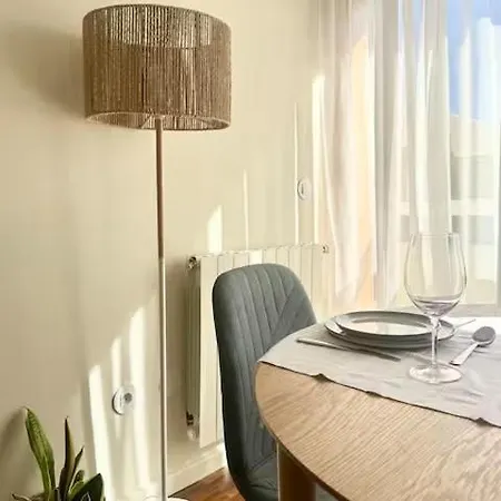 Serene Coastal Retreat With King Bed & Pool In Apartmán