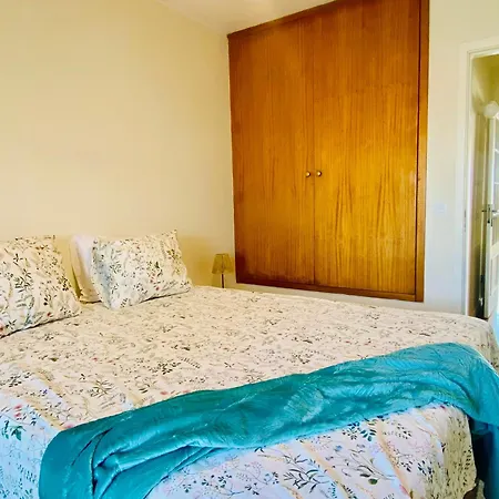 Апартаменты Serene Coastal Retreat With King Bed & Pool In Лавра