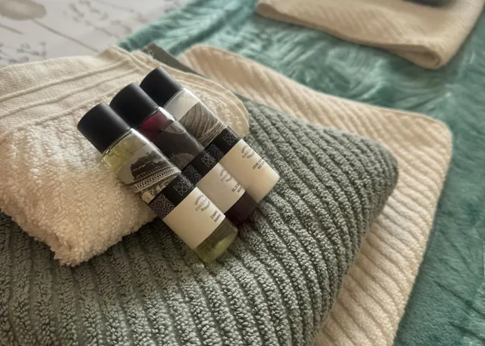 Apartament Serene Coastal Retreat With King Bed & Pool In