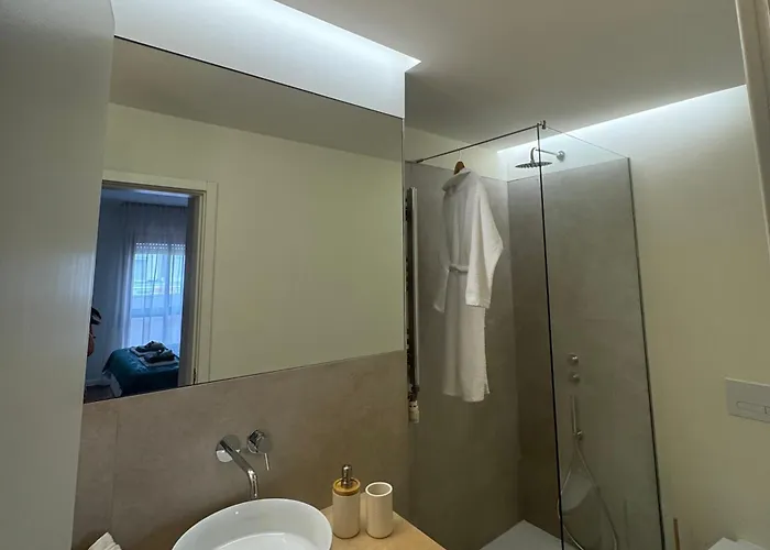 Serene Coastal Retreat With King Bed & Pool In Lavra