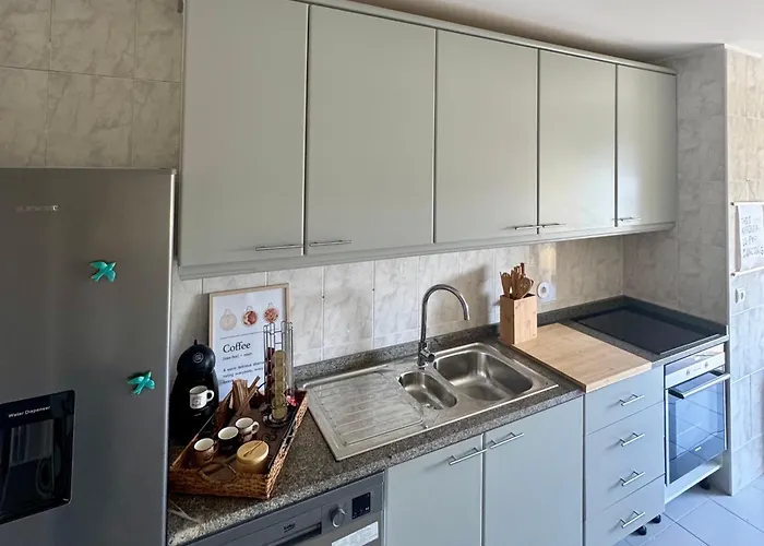 Serene Coastal Retreat With King Bed & Pool In * Lavra