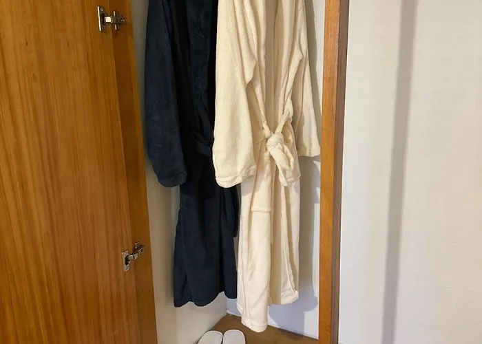 Serene Coastal Retreat With King Bed & Pool In Apartament Lavra