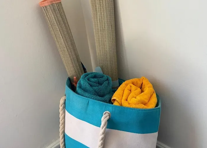 Serene Coastal Retreat With King Bed & Pool In * Lavra