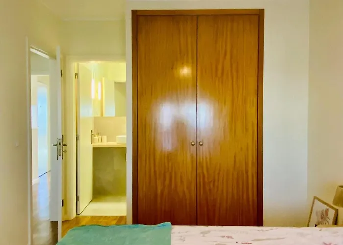 Serene Coastal Retreat With King Bed & Pool In * Lavra