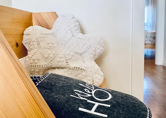 Serene Coastal Retreat With King Bed & Pool In Apartament