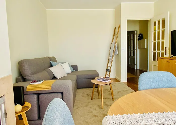 Serene Coastal Retreat With King Bed & Pool In * Lavra