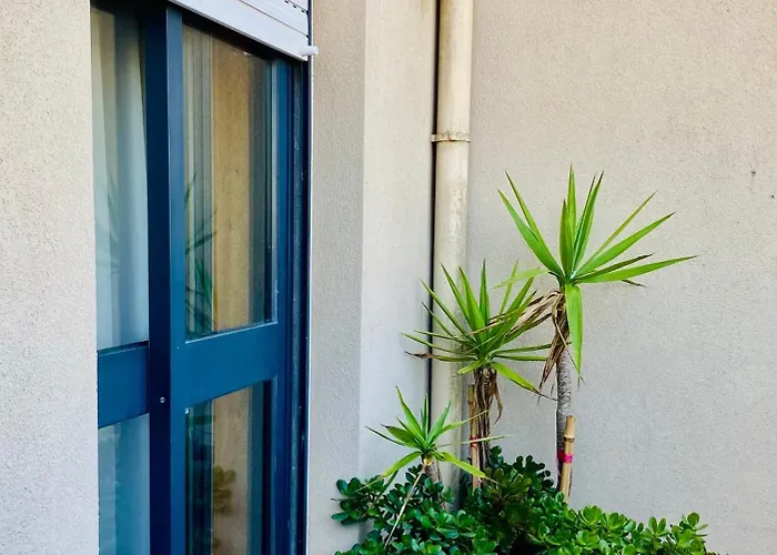 Serene Coastal Retreat With King Bed & Pool In Lavra