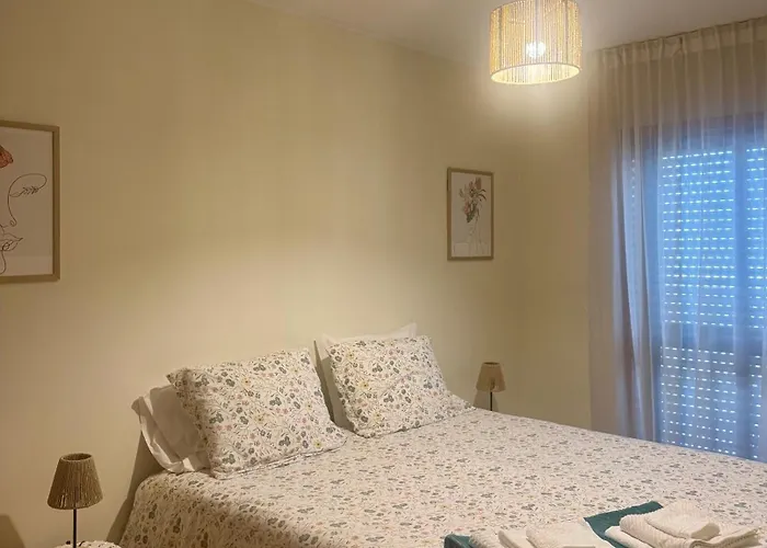 Serene Coastal Retreat With King Bed & Pool In